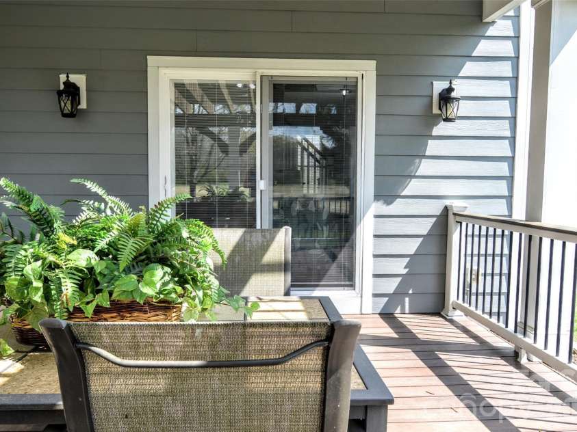 8224 Glamorgan Lane, Matthews, NC 28104.  MLS# CAR4361196, YatesRealty ID 23825. 