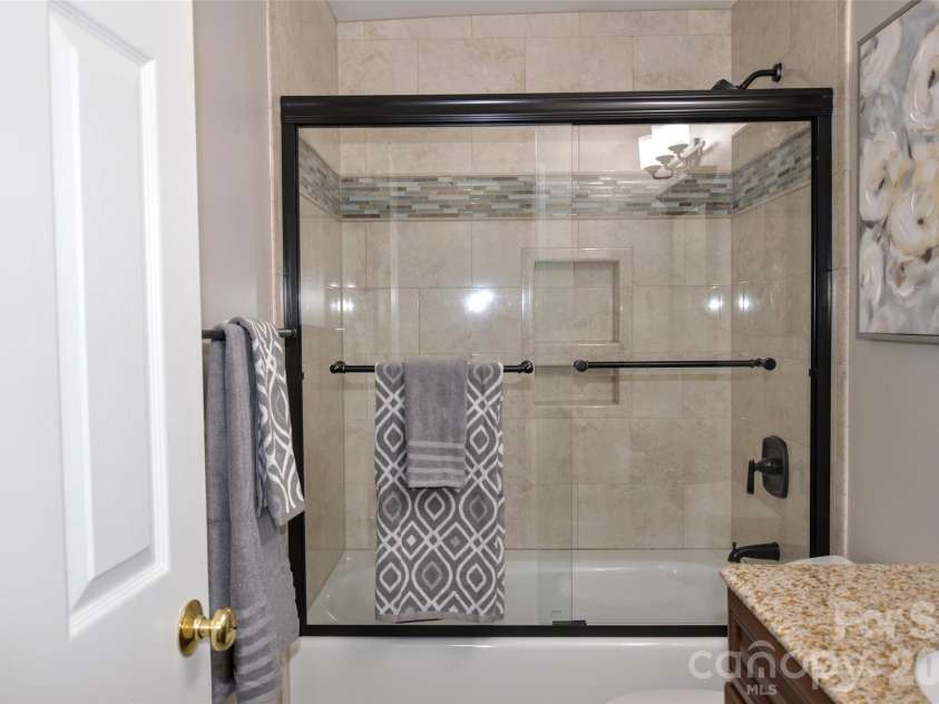 8224 Glamorgan Lane, Matthews, NC 28104.  MLS# CAR4361196, YatesRealty ID 23825. 