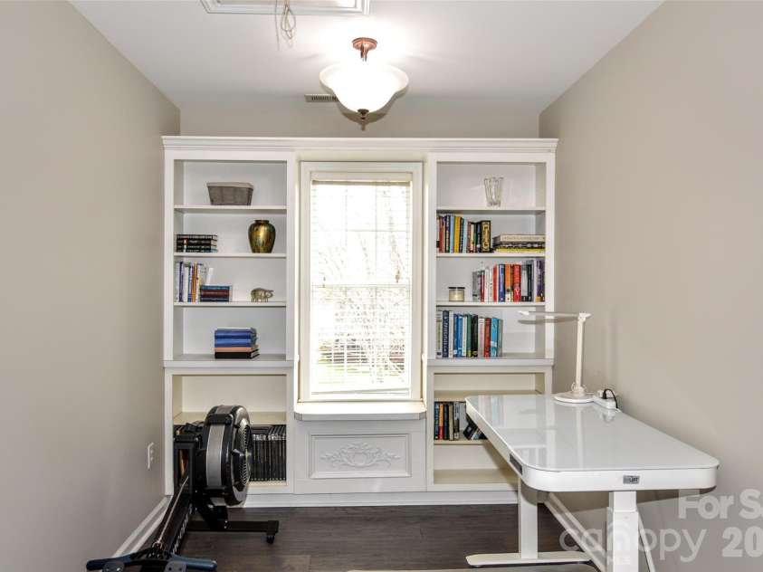 8224 Glamorgan Lane, Matthews, NC 28104.  MLS# CAR4361196, YatesRealty ID 23825. 