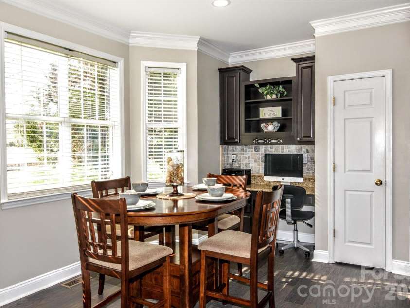 8224 Glamorgan Lane, Matthews, NC 28104.  MLS# CAR4361196, YatesRealty ID 23825. 