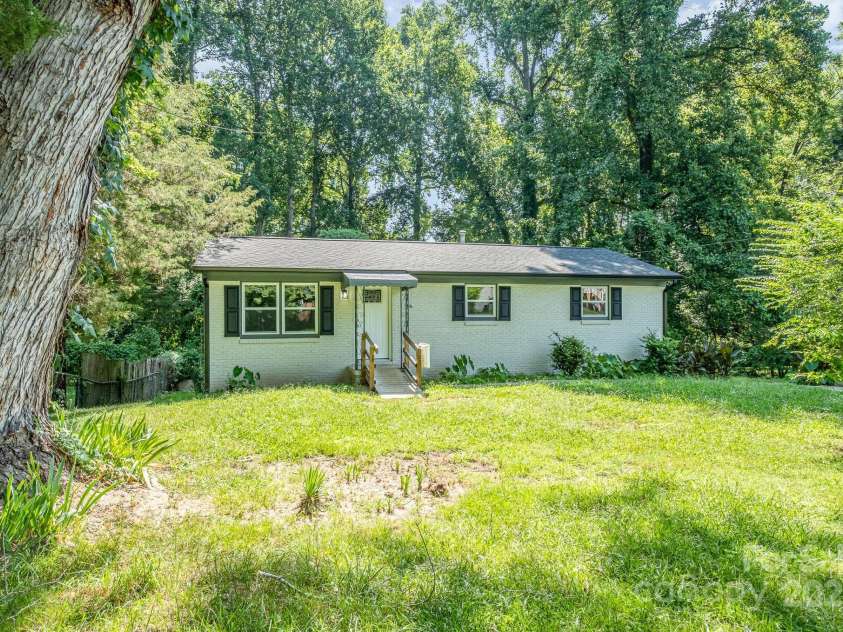 1048 Shenandoah Drive, Gastonia, NC 28052.  MLS# CAR4276713, YatesRealty ID 23826. 