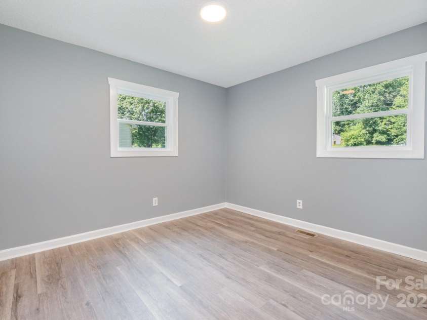 1048 Shenandoah Drive, Gastonia, NC 28052.  MLS# CAR4276713, YatesRealty ID 23826. 