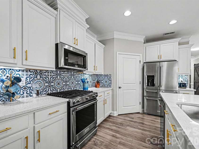 122 Boatwright Lane, Mooresville, NC 28117.  MLS# CAR4377794, YatesRealty ID 23826. Stainless appliances and quartz counters
