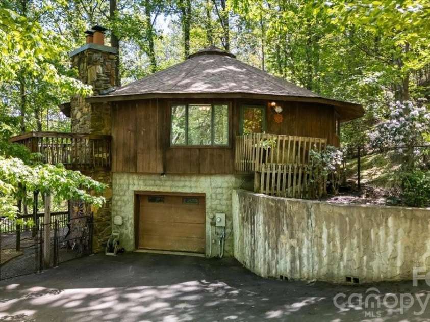110 Leisure Mountain Road, Asheville, NC 28804.  MLS# CAR4374427, YatesRealty ID 23827. 