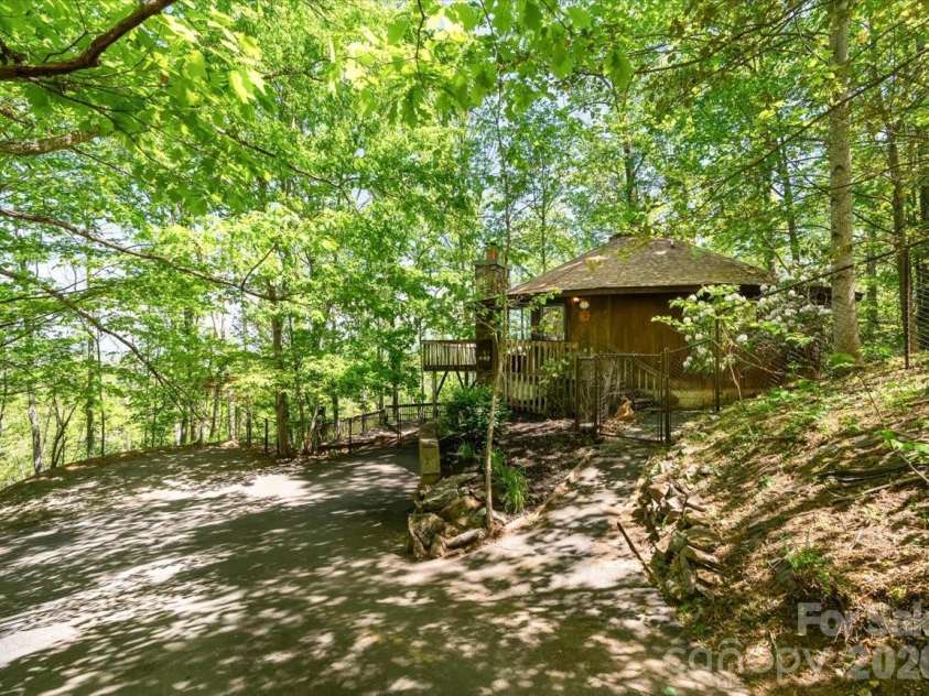 110 Leisure Mountain Road, Asheville, NC 28804.  MLS# CAR4374427, YatesRealty ID 23827. 