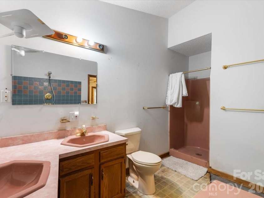 110 Leisure Mountain Road, Asheville, NC 28804.  MLS# CAR4374427, YatesRealty ID 23827. 