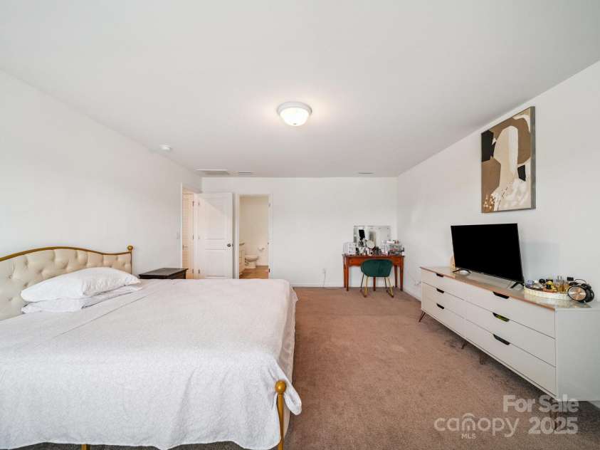 3077 Light Ridge Court, Concord, NC 28027.  MLS# CAR4274695, YatesRealty ID 23827. Primary bedroom