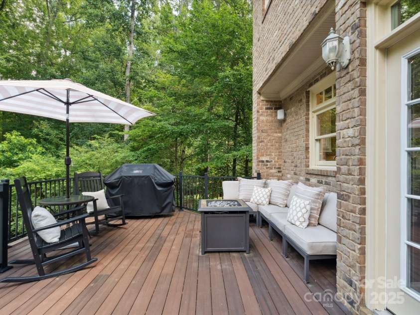 2103 Lytton Lane, Matthews, NC 28104.  MLS# CAR4276278, YatesRealty ID 23828. 