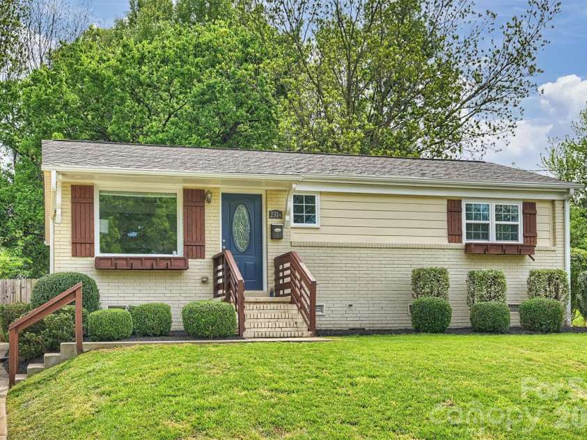 2314 Crestview Drive, Charlotte, NC 28216.  MLS# CAR4367091, YatesRealty ID 23828. 