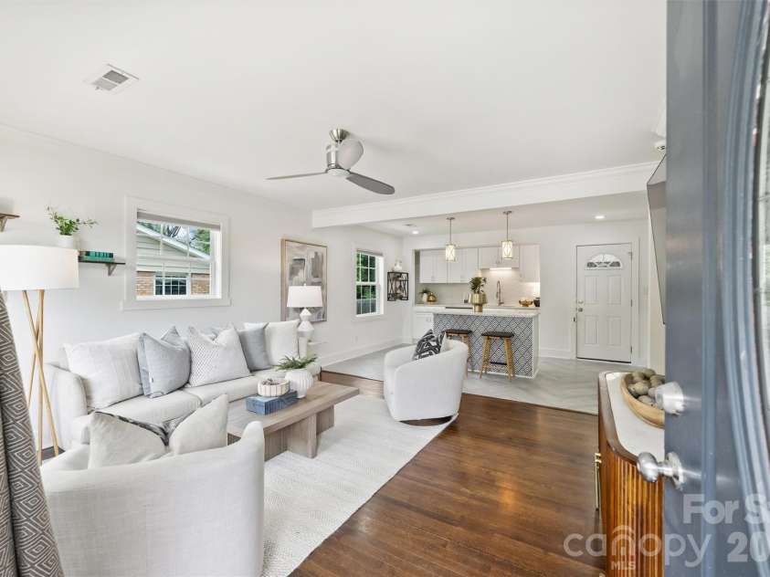 2314 Crestview Drive, Charlotte, NC 28216.  MLS# CAR4367091, YatesRealty ID 23828. 