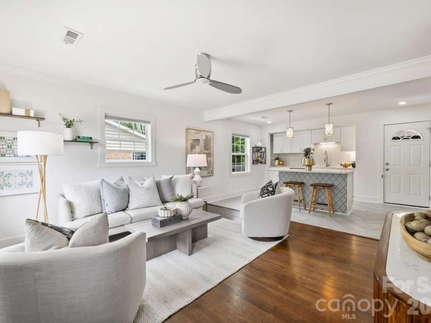 2314 Crestview Drive, Charlotte, NC 28216.  MLS# CAR4367091, YatesRealty ID 23828. 