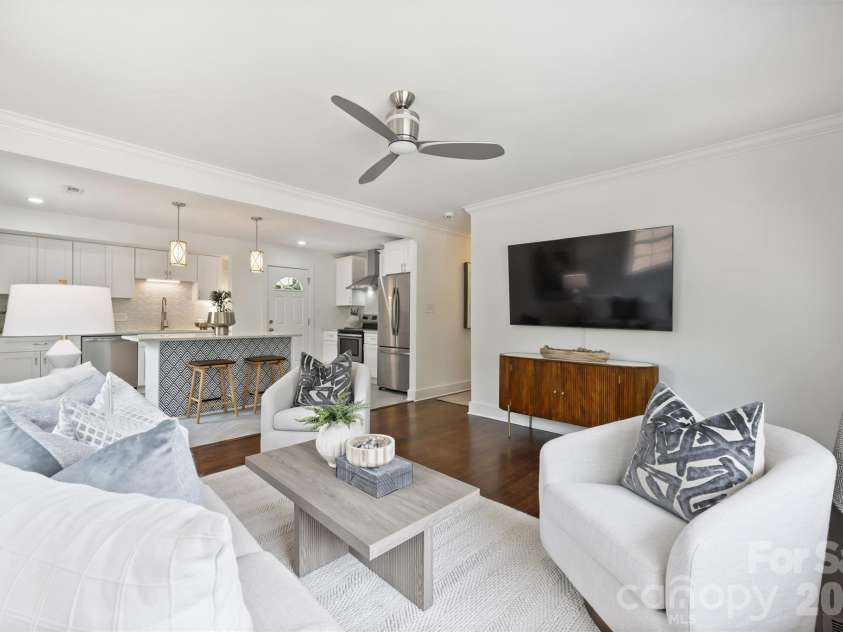 2314 Crestview Drive, Charlotte, NC 28216.  MLS# CAR4367091, YatesRealty ID 23828. 