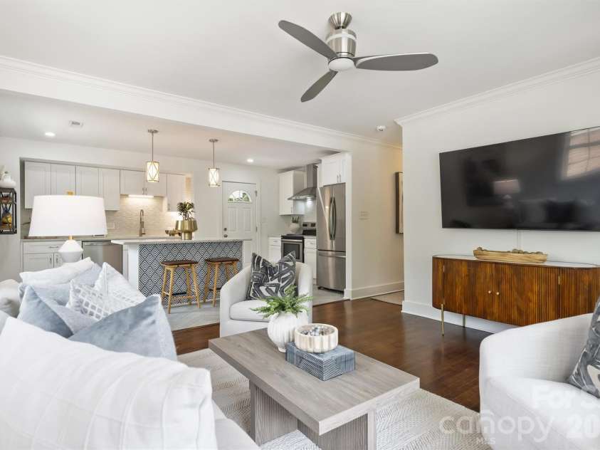 2314 Crestview Drive, Charlotte, NC 28216.  MLS# CAR4367091, YatesRealty ID 23828. 