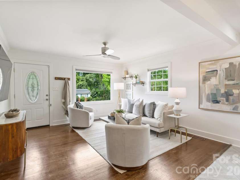 2314 Crestview Drive, Charlotte, NC 28216.  MLS# CAR4367091, YatesRealty ID 23828. 