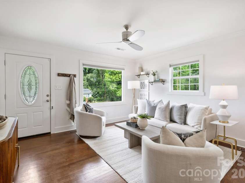 2314 Crestview Drive, Charlotte, NC 28216.  MLS# CAR4367091, YatesRealty ID 23828. 