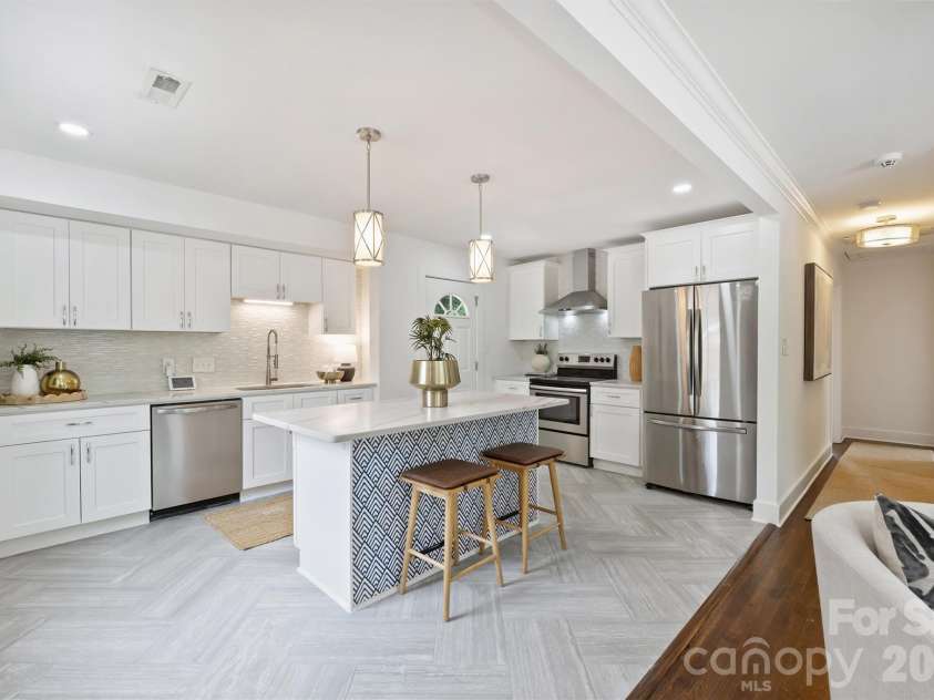 2314 Crestview Drive, Charlotte, NC 28216.  MLS# CAR4367091, YatesRealty ID 23828. 