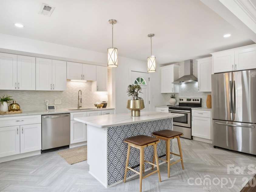 2314 Crestview Drive, Charlotte, NC 28216.  MLS# CAR4367091, YatesRealty ID 23828. 
