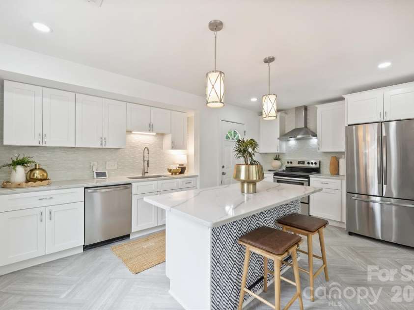 2314 Crestview Drive, Charlotte, NC 28216.  MLS# CAR4367091, YatesRealty ID 23828. 
