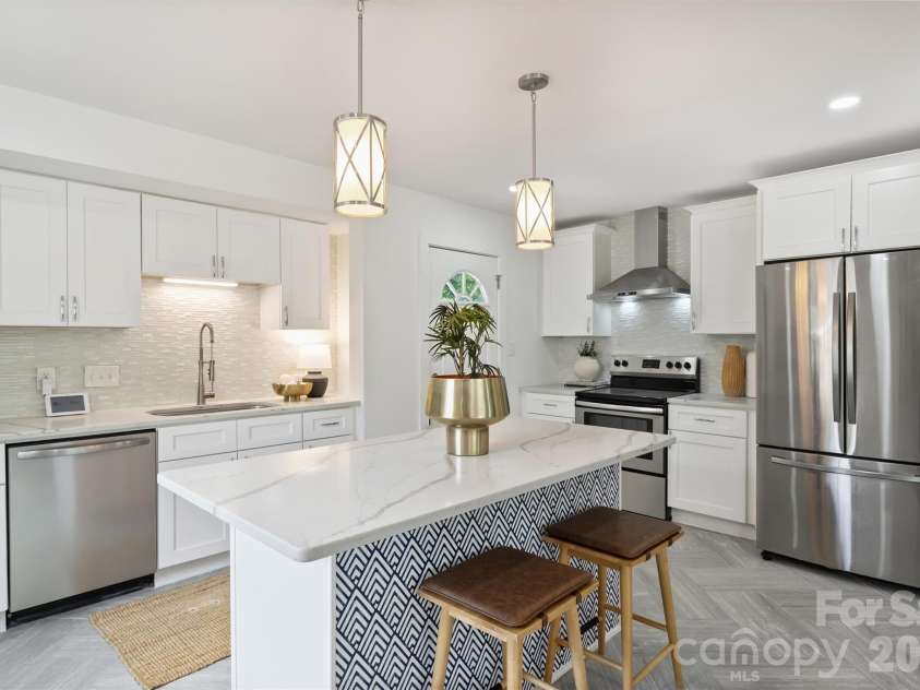 2314 Crestview Drive, Charlotte, NC 28216.  MLS# CAR4367091, YatesRealty ID 23828. 