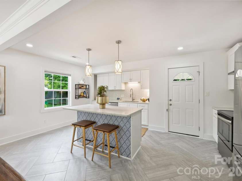 2314 Crestview Drive, Charlotte, NC 28216.  MLS# CAR4367091, YatesRealty ID 23828. 