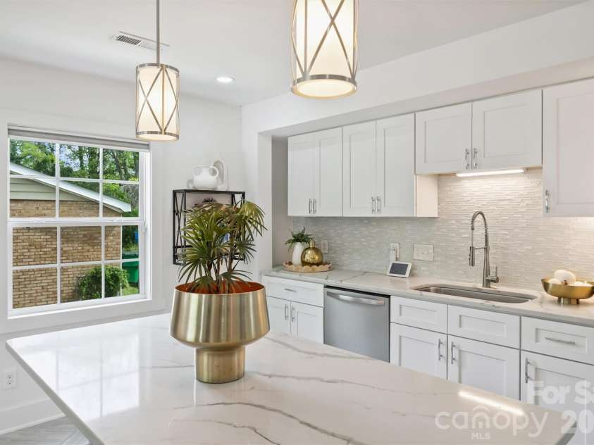 2314 Crestview Drive, Charlotte, NC 28216.  MLS# CAR4367091, YatesRealty ID 23828. 
