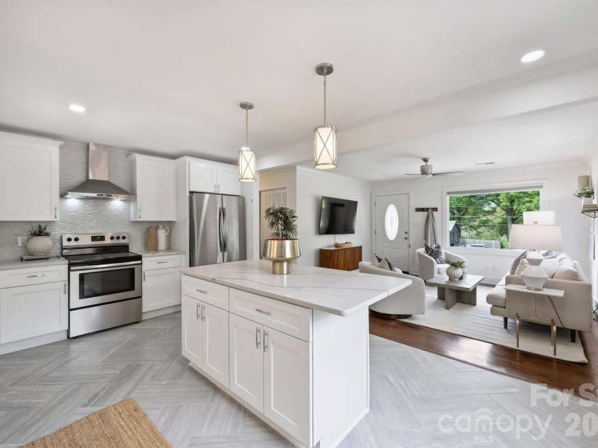 2314 Crestview Drive, Charlotte, NC 28216.  MLS# CAR4367091, YatesRealty ID 23828. 