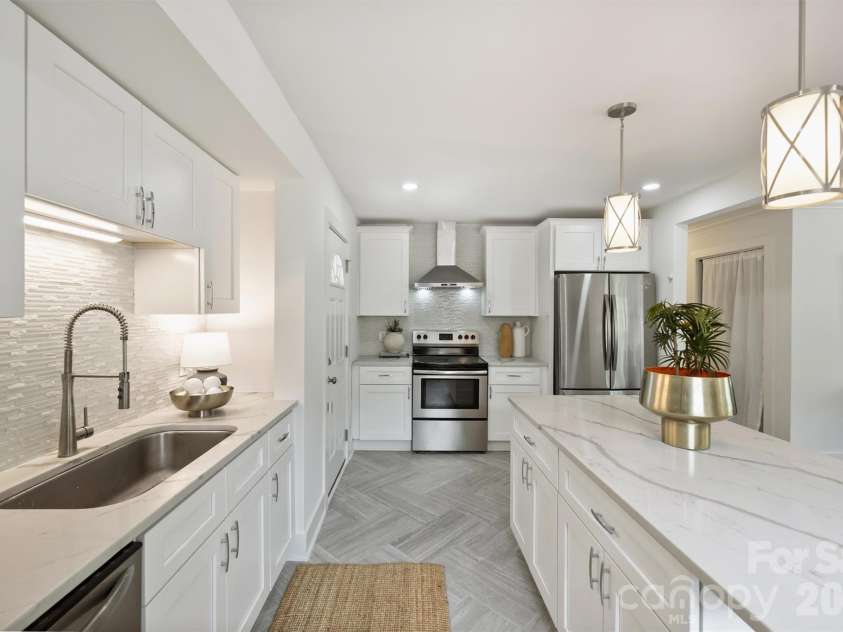 2314 Crestview Drive, Charlotte, NC 28216.  MLS# CAR4367091, YatesRealty ID 23828. 