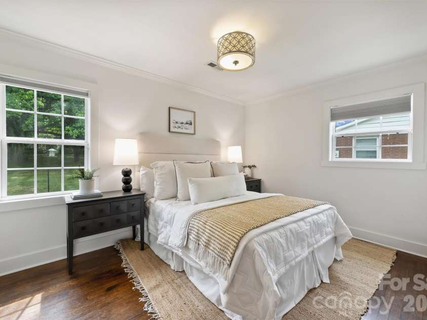 2314 Crestview Drive, Charlotte, NC 28216.  MLS# CAR4367091, YatesRealty ID 23828. 
