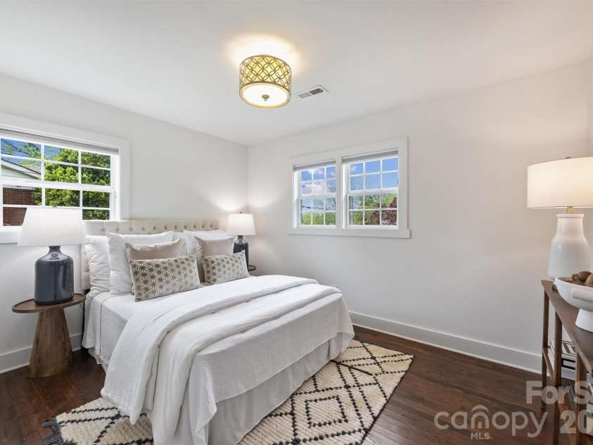 2314 Crestview Drive, Charlotte, NC 28216.  MLS# CAR4367091, YatesRealty ID 23828. 
