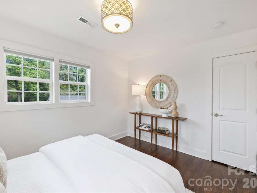 2314 Crestview Drive, Charlotte, NC 28216.  MLS# CAR4367091, YatesRealty ID 23828. 
