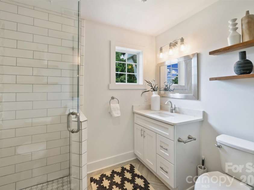 2314 Crestview Drive, Charlotte, NC 28216.  MLS# CAR4367091, YatesRealty ID 23828. 