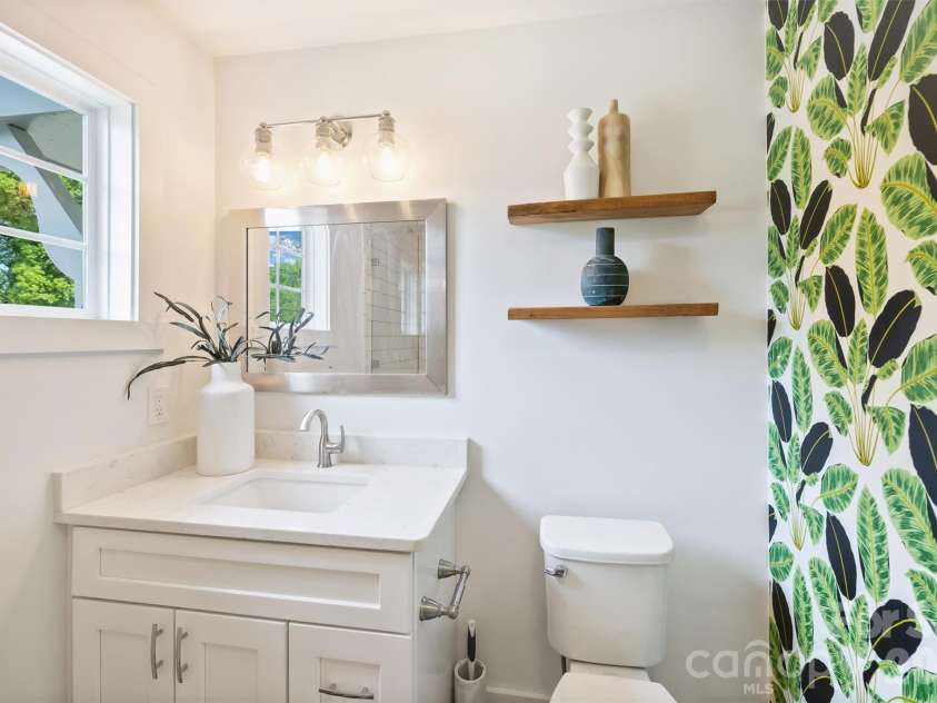 2314 Crestview Drive, Charlotte, NC 28216.  MLS# CAR4367091, YatesRealty ID 23828. 
