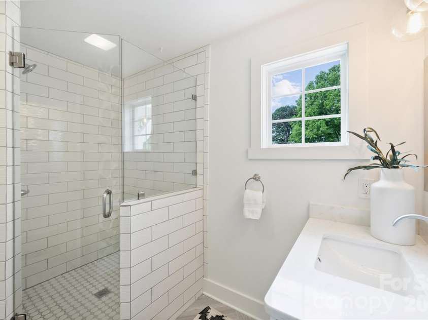 2314 Crestview Drive, Charlotte, NC 28216.  MLS# CAR4367091, YatesRealty ID 23828. 