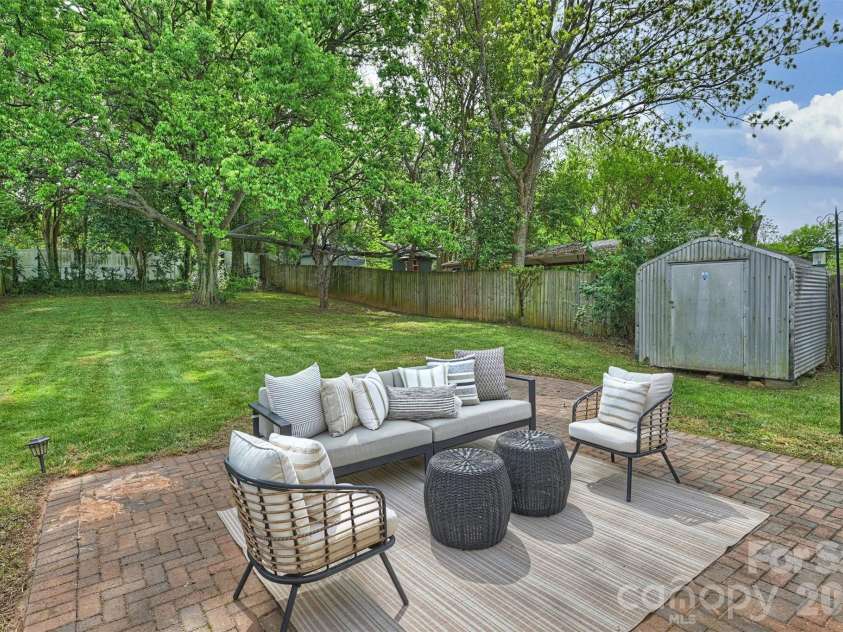 2314 Crestview Drive, Charlotte, NC 28216.  MLS# CAR4367091, YatesRealty ID 23828. 