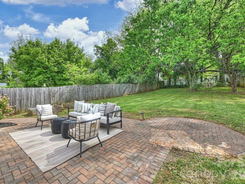 2314 Crestview Drive, Charlotte, NC 28216.  MLS# CAR4367091, YatesRealty ID 23828. 