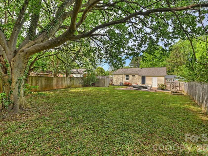2314 Crestview Drive, Charlotte, NC 28216.  MLS# CAR4367091, YatesRealty ID 23828. 