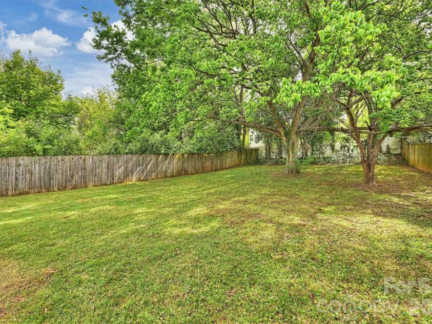 2314 Crestview Drive, Charlotte, NC 28216.  MLS# CAR4367091, YatesRealty ID 23828. 