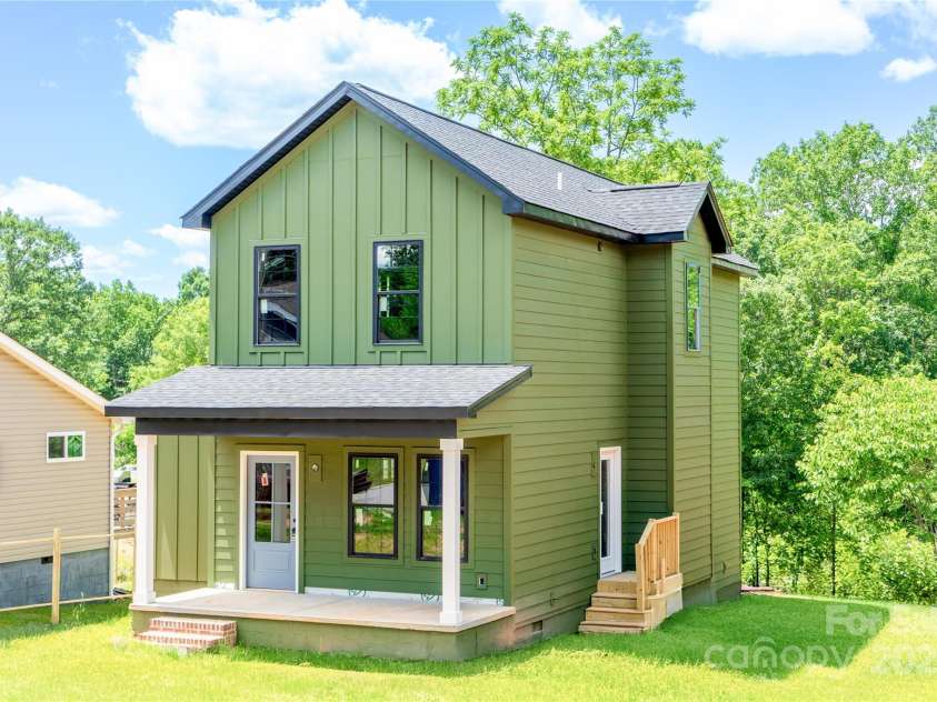 1130 8th Street, Statesville, NC 28677.  MLS# CAR4272373, YatesRealty ID 23829. 