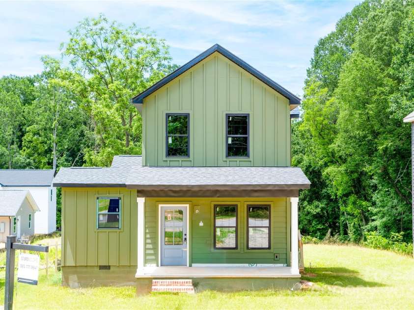 1130 8th Street, Statesville, NC 28677.  MLS# CAR4272373, YatesRealty ID 23829. 