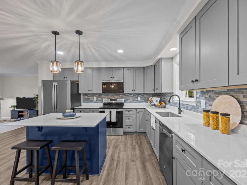 215 McCoy Cove, Black Mountain, NC 28711.  MLS# CAR4333033, YatesRealty ID 2383. 