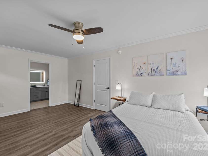 215 McCoy Cove, Black Mountain, NC 28711.  MLS# CAR4333033, YatesRealty ID 2383. 