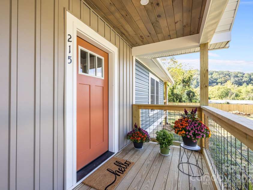 215 McCoy Cove, Black Mountain, NC 28711.  MLS# CAR4333033, YatesRealty ID 2383. Come on in!