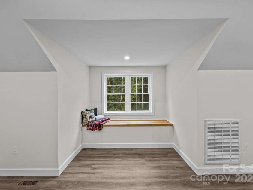 215 McCoy Cove, Black Mountain, NC 28711.  MLS# CAR4333033, YatesRealty ID 2383. Come sit for a spell