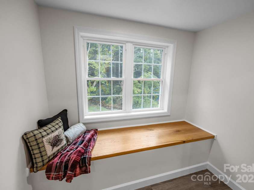215 McCoy Cove, Black Mountain, NC 28711.  MLS# CAR4333033, YatesRealty ID 2383. Cozy nook upstairs