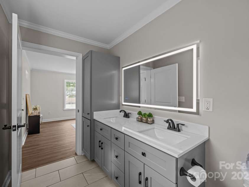 215 McCoy Cove, Black Mountain, NC 28711.  MLS# CAR4333033, YatesRealty ID 2383. Double Vanity