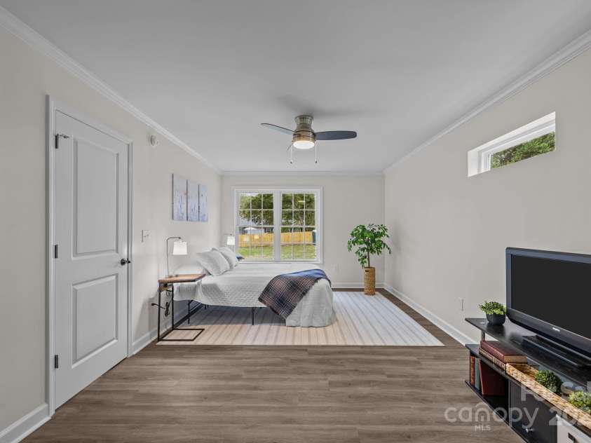 215 McCoy Cove, Black Mountain, NC 28711.  MLS# CAR4333033, YatesRealty ID 2383. Primary #1 w/ en-suite