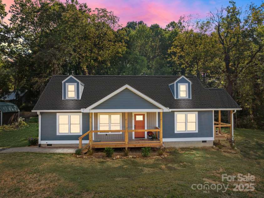 215 McCoy Cove, Black Mountain, NC 28711.  MLS# CAR4333033, YatesRealty ID 2383. Welcome Home!