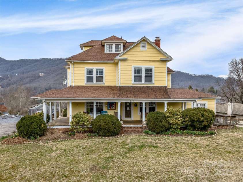 274 Main Street, Waynesville, NC 28786.  MLS# CAR4232923, YatesRealty ID 2383. 