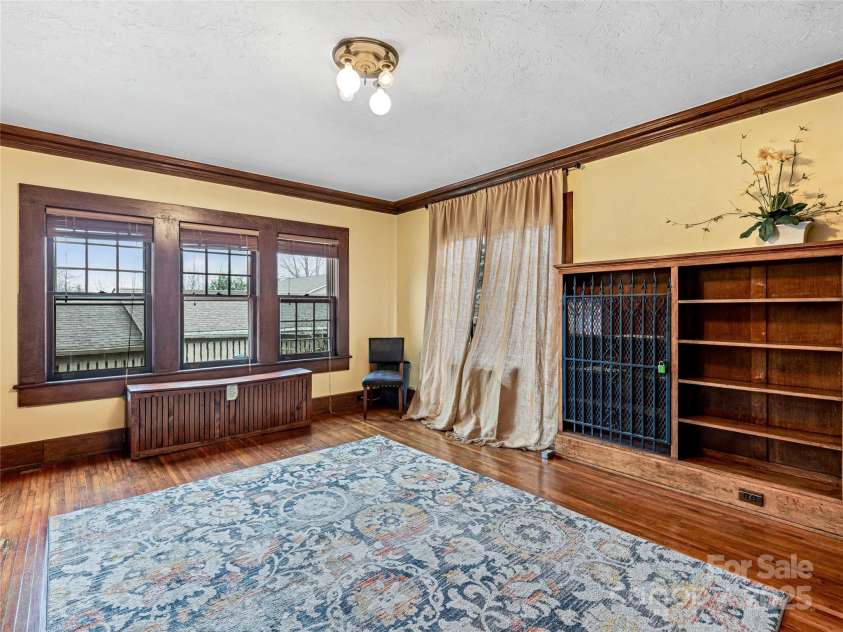274 Main Street, Waynesville, NC 28786.  MLS# CAR4232923, YatesRealty ID 2383. 
