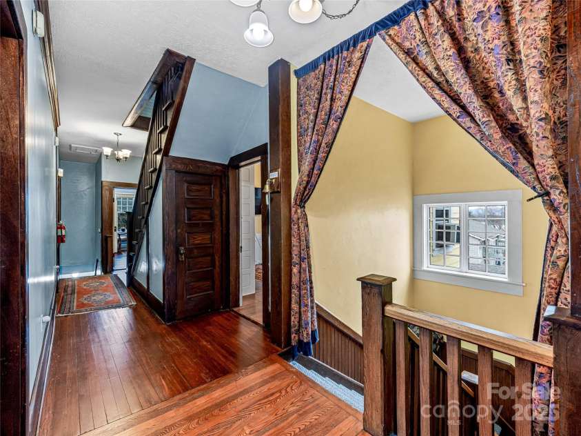 274 Main Street, Waynesville, NC 28786.  MLS# CAR4232923, YatesRealty ID 2383. 